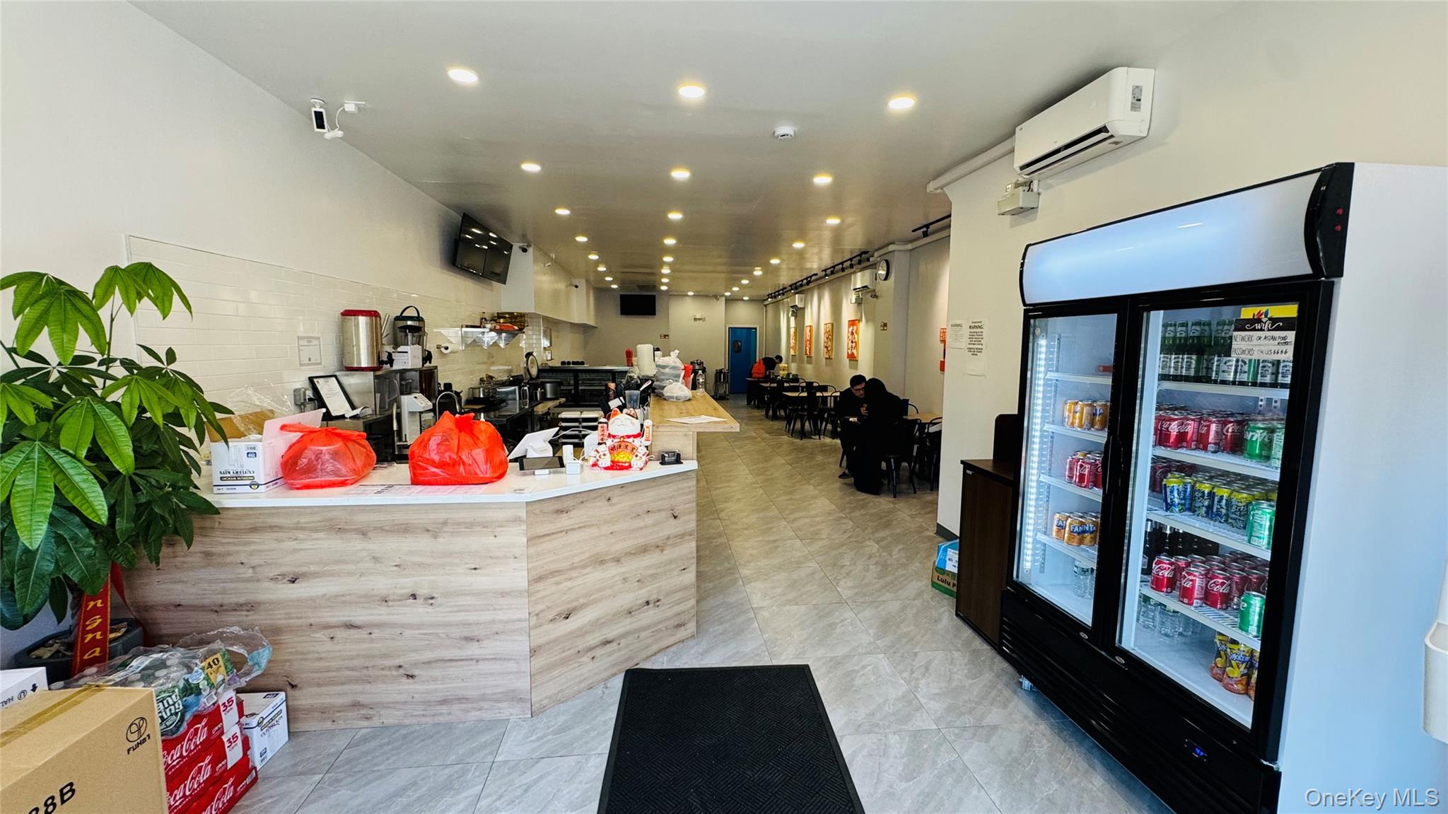 231 Jericho Tpke, New Hyde Park, NY 11040