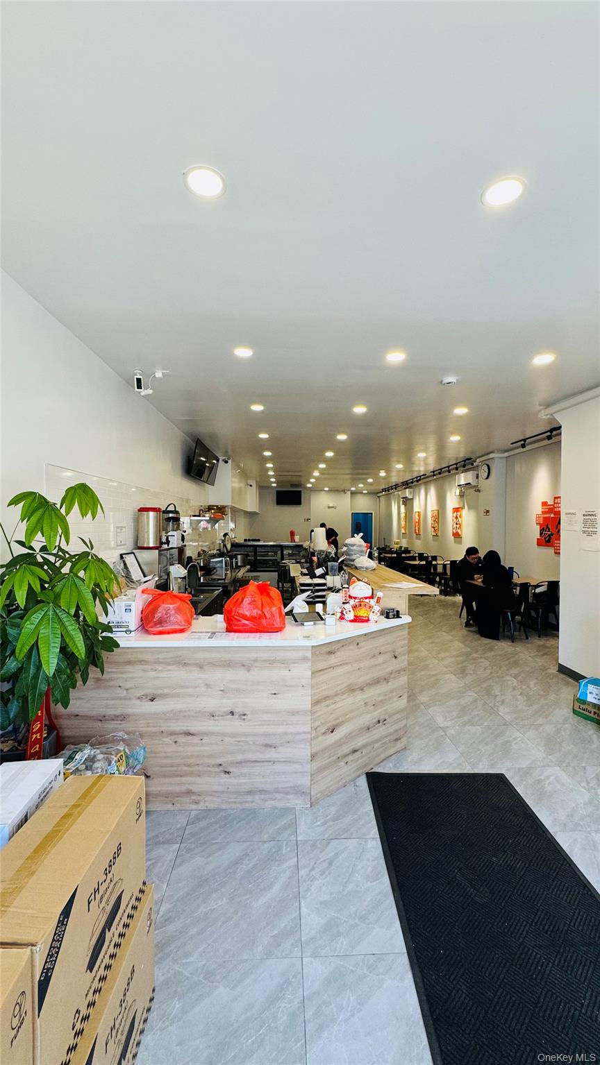 231 Jericho Tpke, New Hyde Park, NY 11040