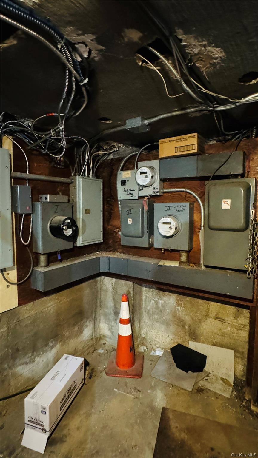 231 Jericho Tpke, New Hyde Park, NY 11040