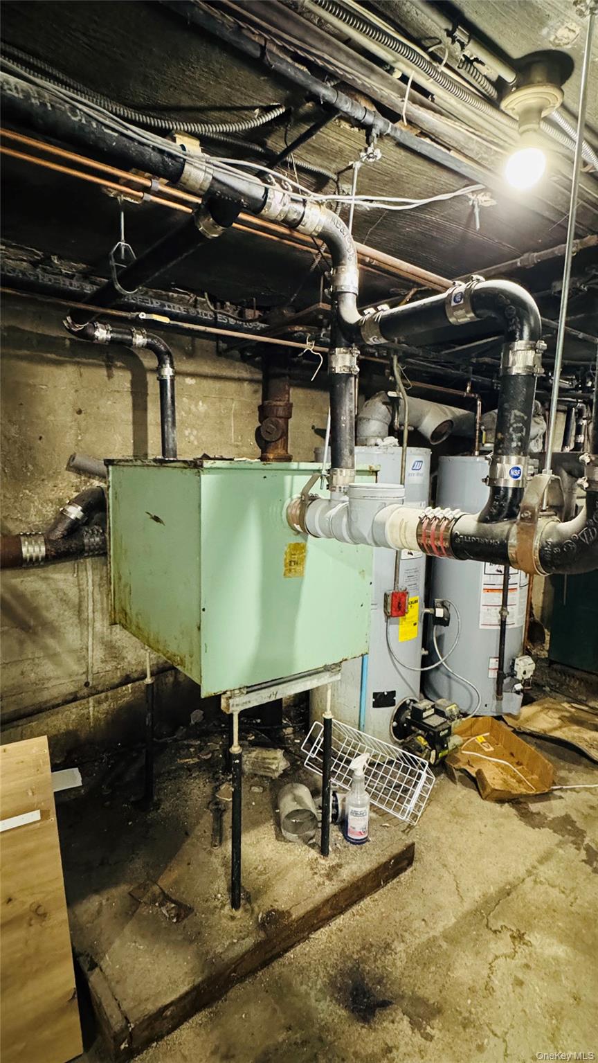 231 Jericho Tpke, New Hyde Park, NY 11040