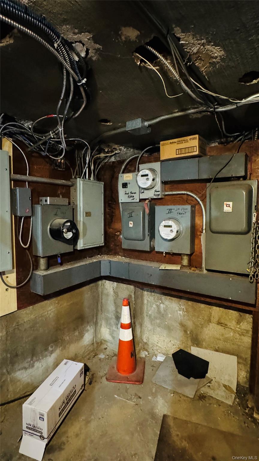 231 Jericho Tpke, New Hyde Park, NY 11040