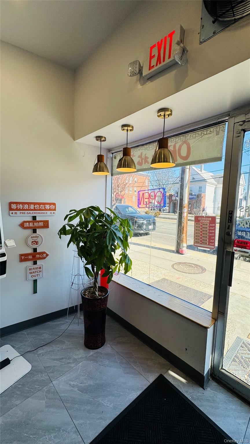 231 Jericho Tpke, New Hyde Park, NY 11040