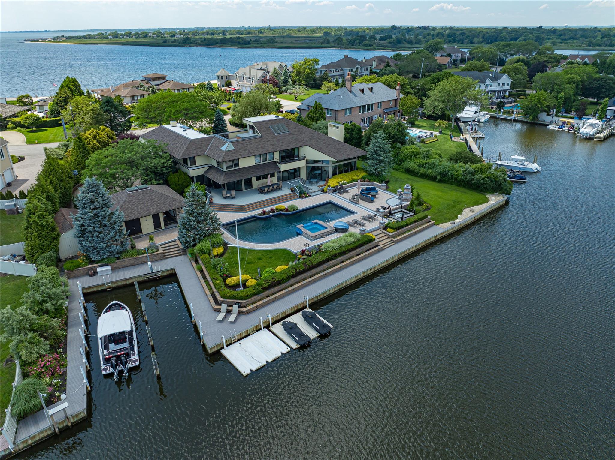 136 The Helm, East Islip, NY 11730