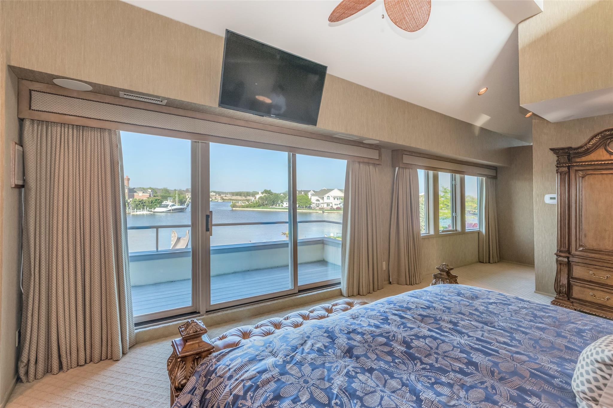 136 The Helm, East Islip, NY 11730