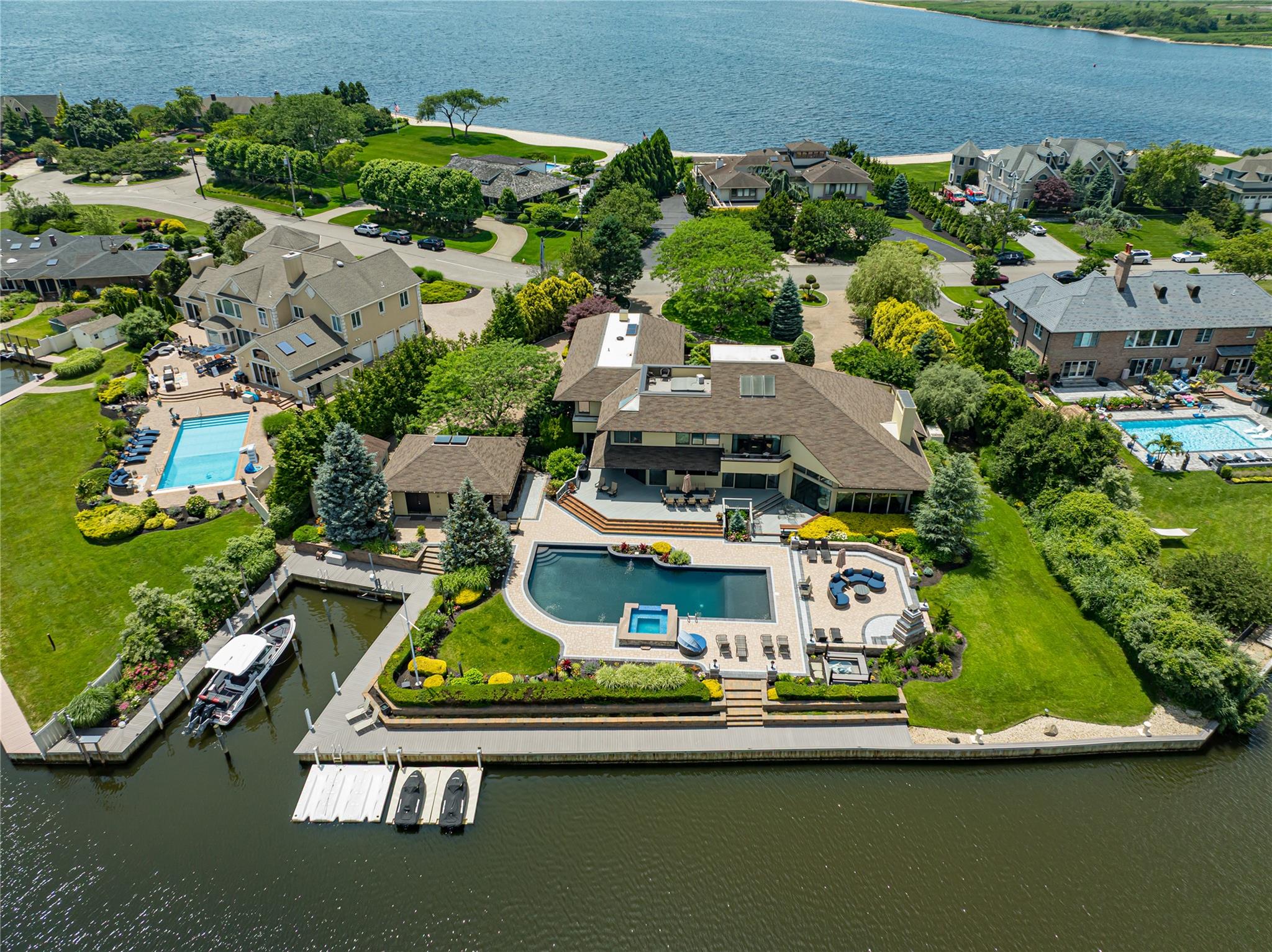 136 The Helm, East Islip, NY 11730
