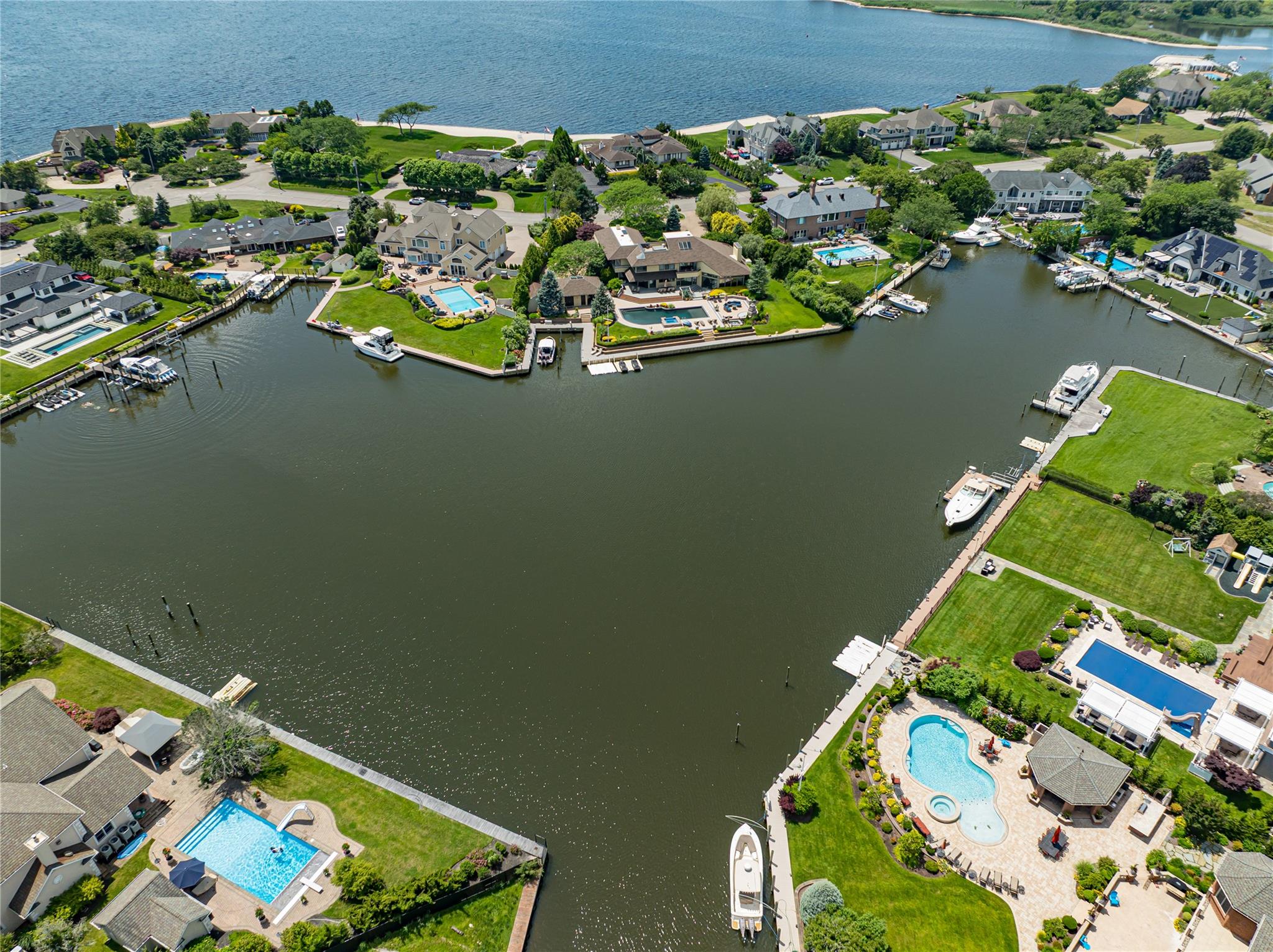 136 The Helm, East Islip, NY 11730