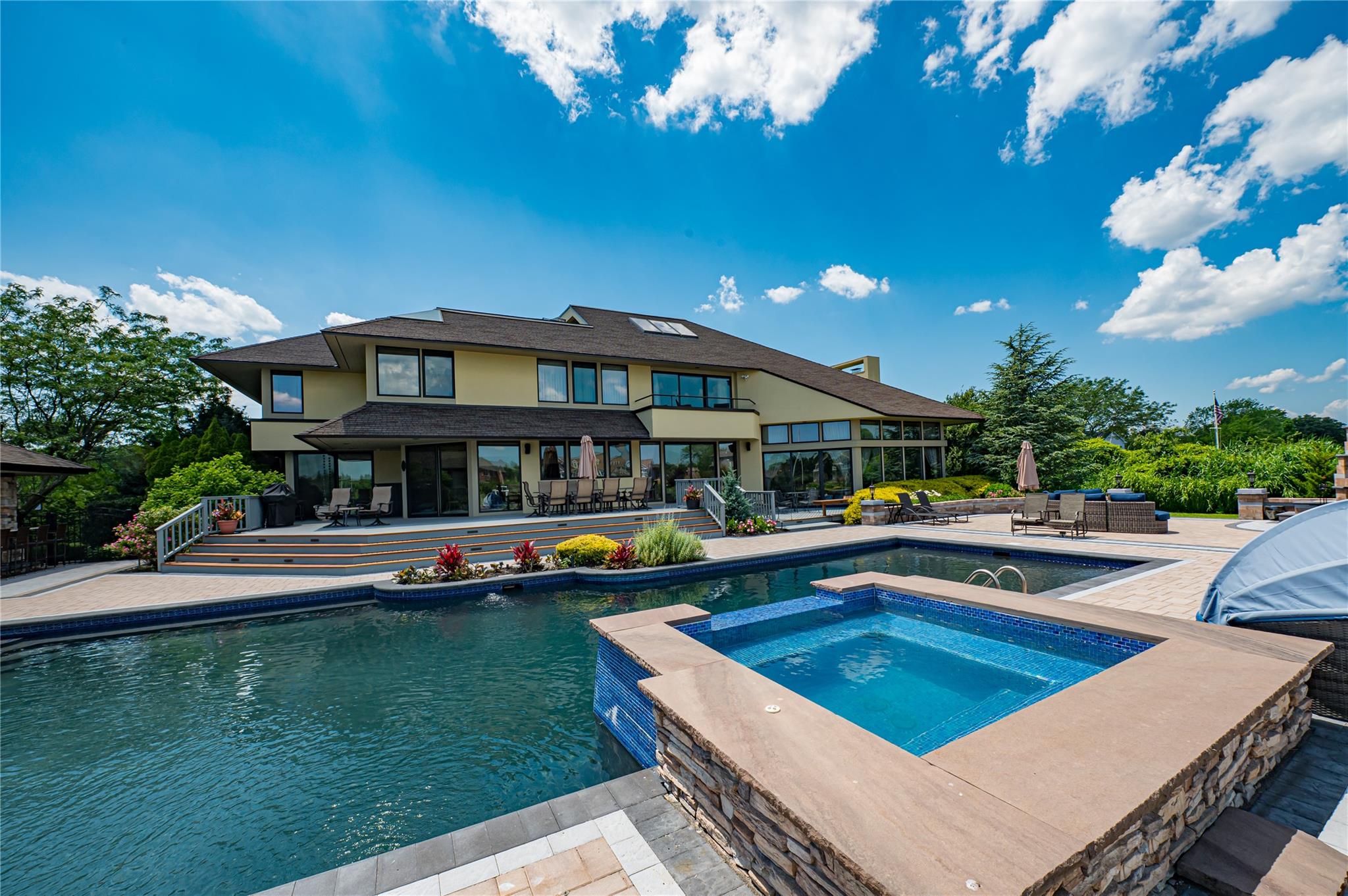 136 The Helm, East Islip, NY 11730