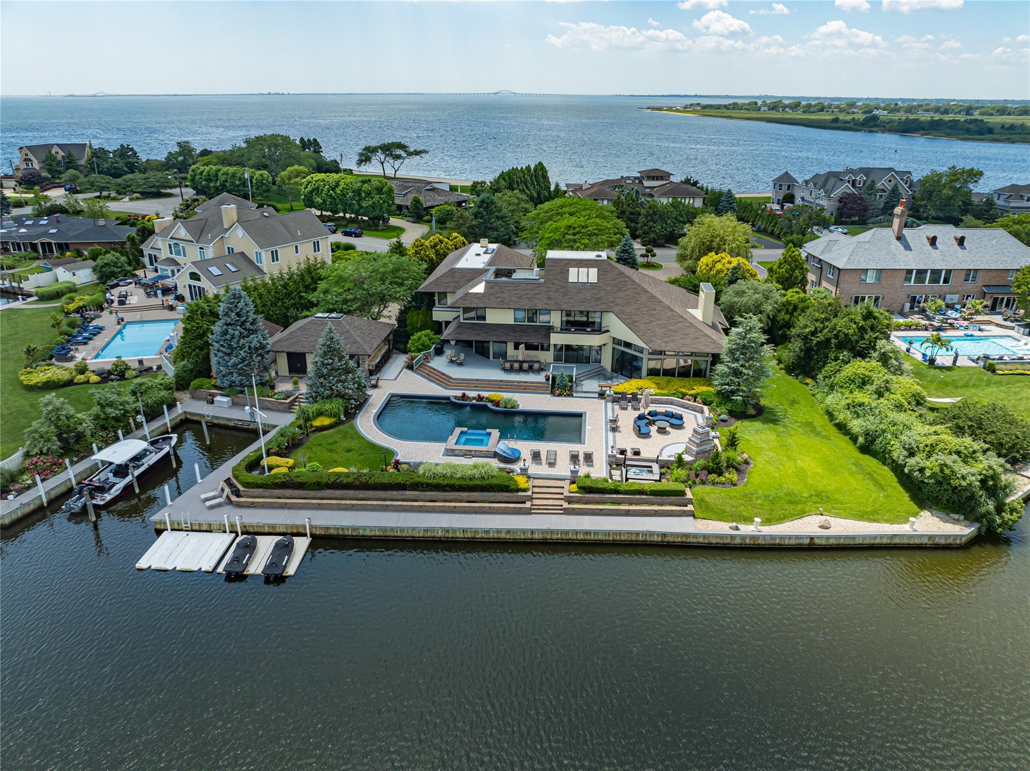 136 The Helm, East Islip, NY 11730