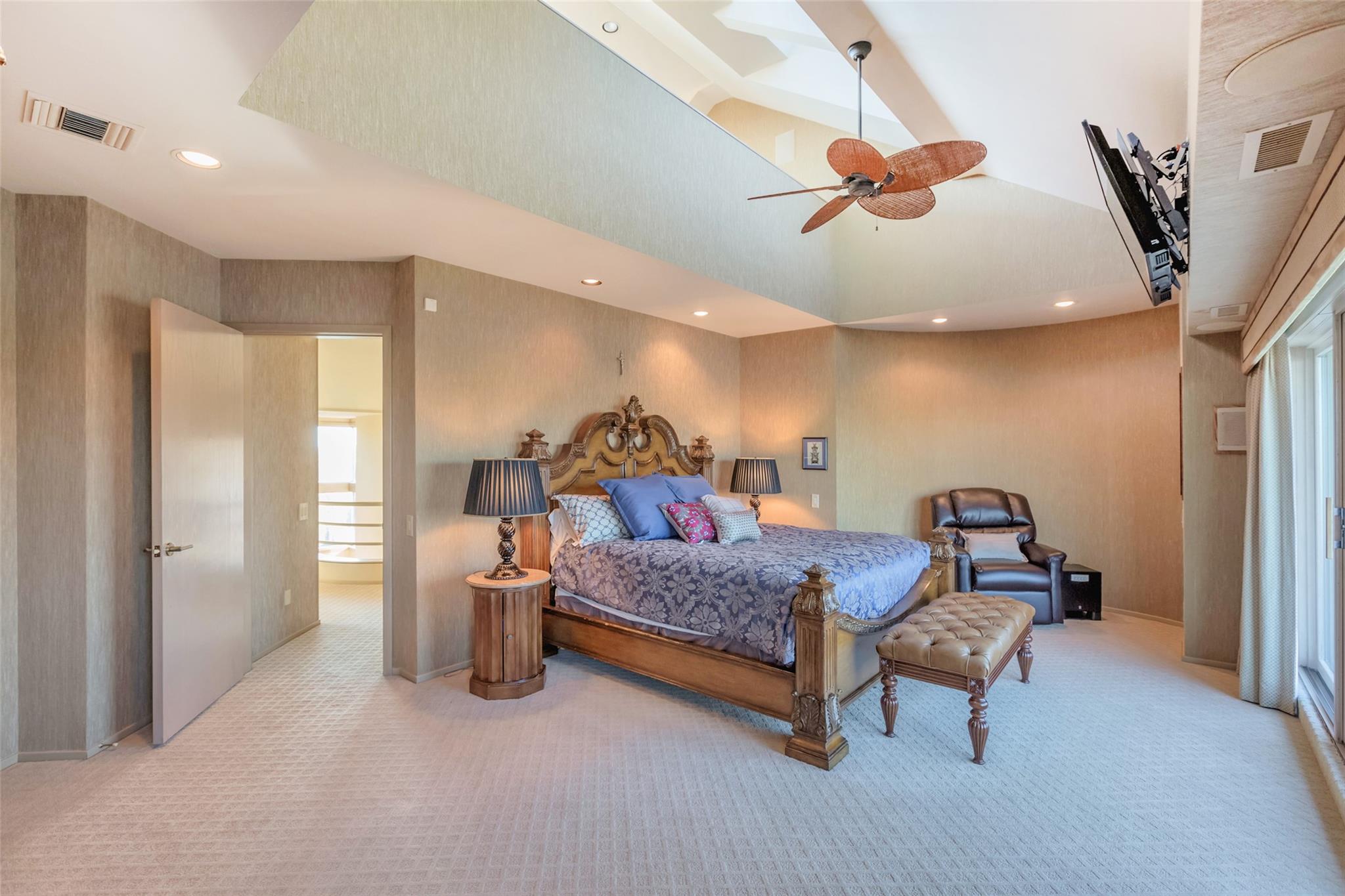 136 The Helm, East Islip, NY 11730