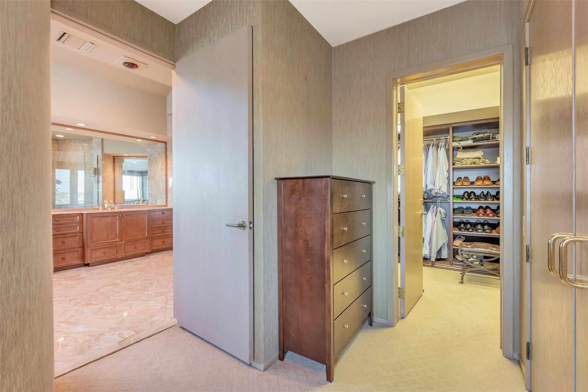 136 The Helm, East Islip, NY 11730