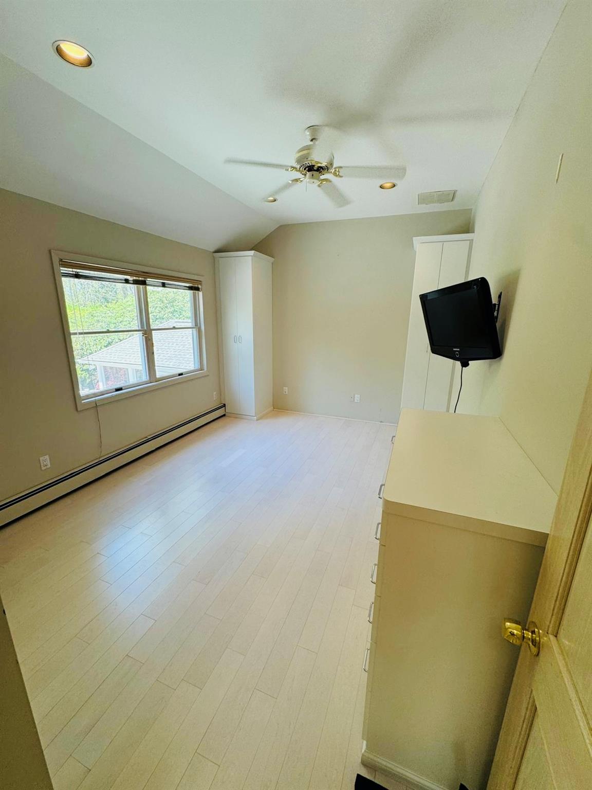 66 Cliff Road, Port Jefferson, NY 11777