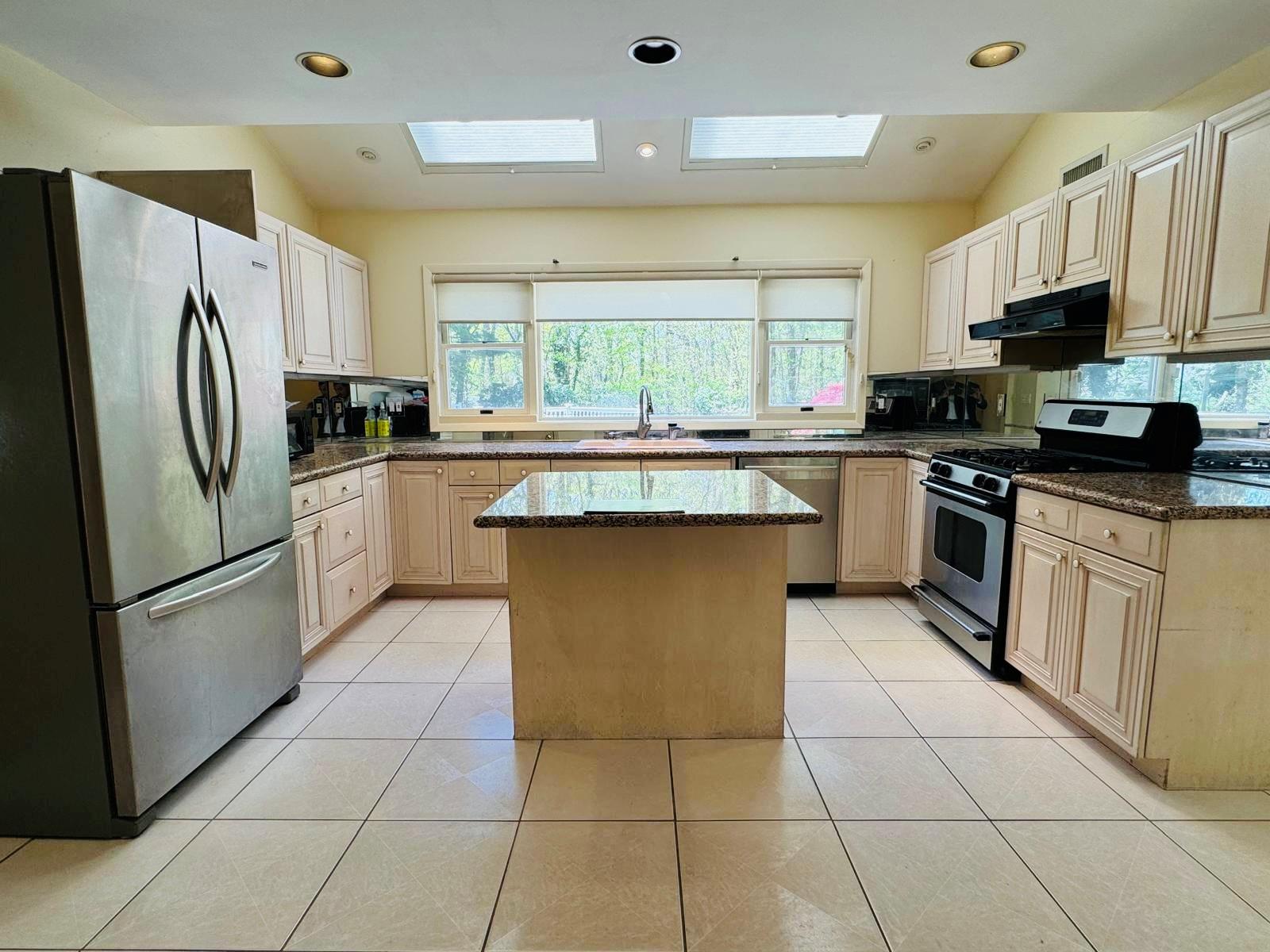 66 Cliff Road, Port Jefferson, NY 11777