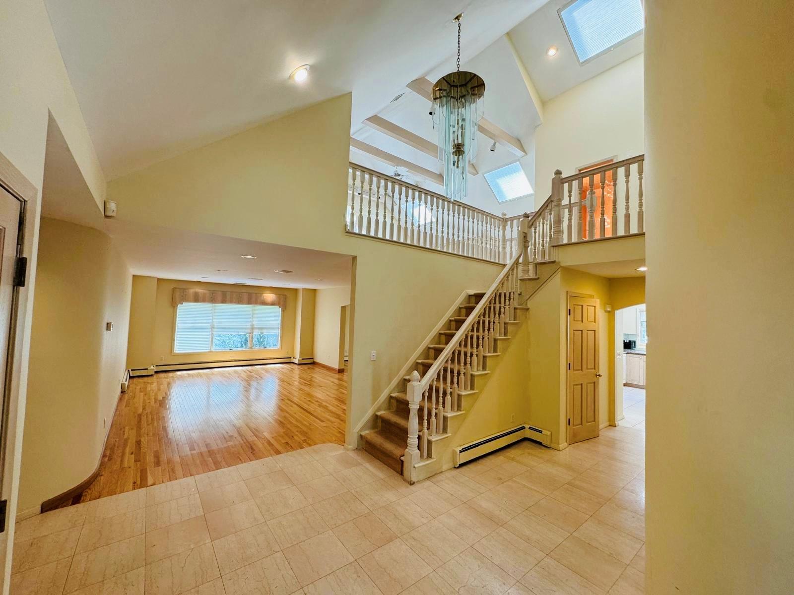 66 Cliff Road, Port Jefferson, NY 11777