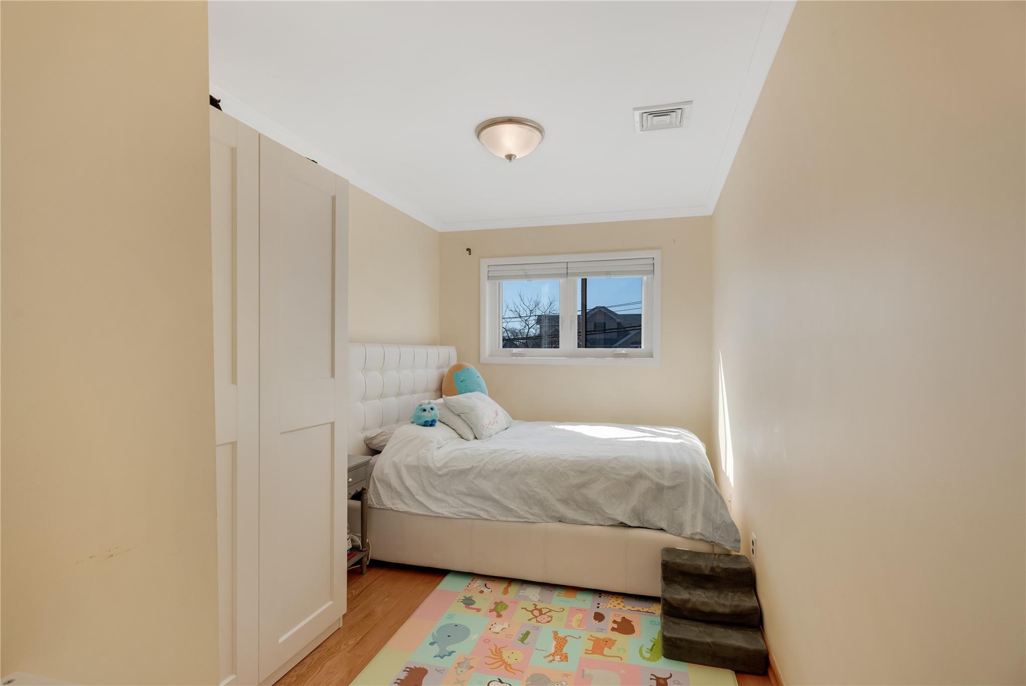 995 West Fingerboard Road, Staten Island, NY 10304