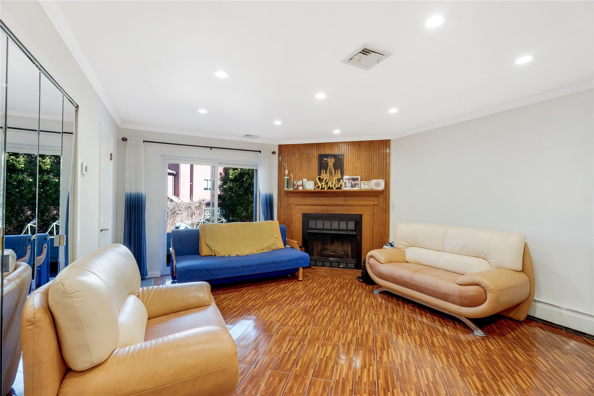 995 West Fingerboard Road, Staten Island, NY 10304