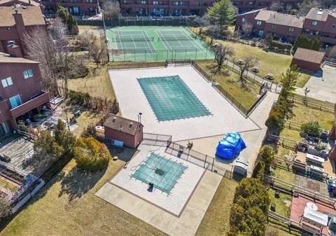 995 West Fingerboard Road, Staten Island, NY 10304