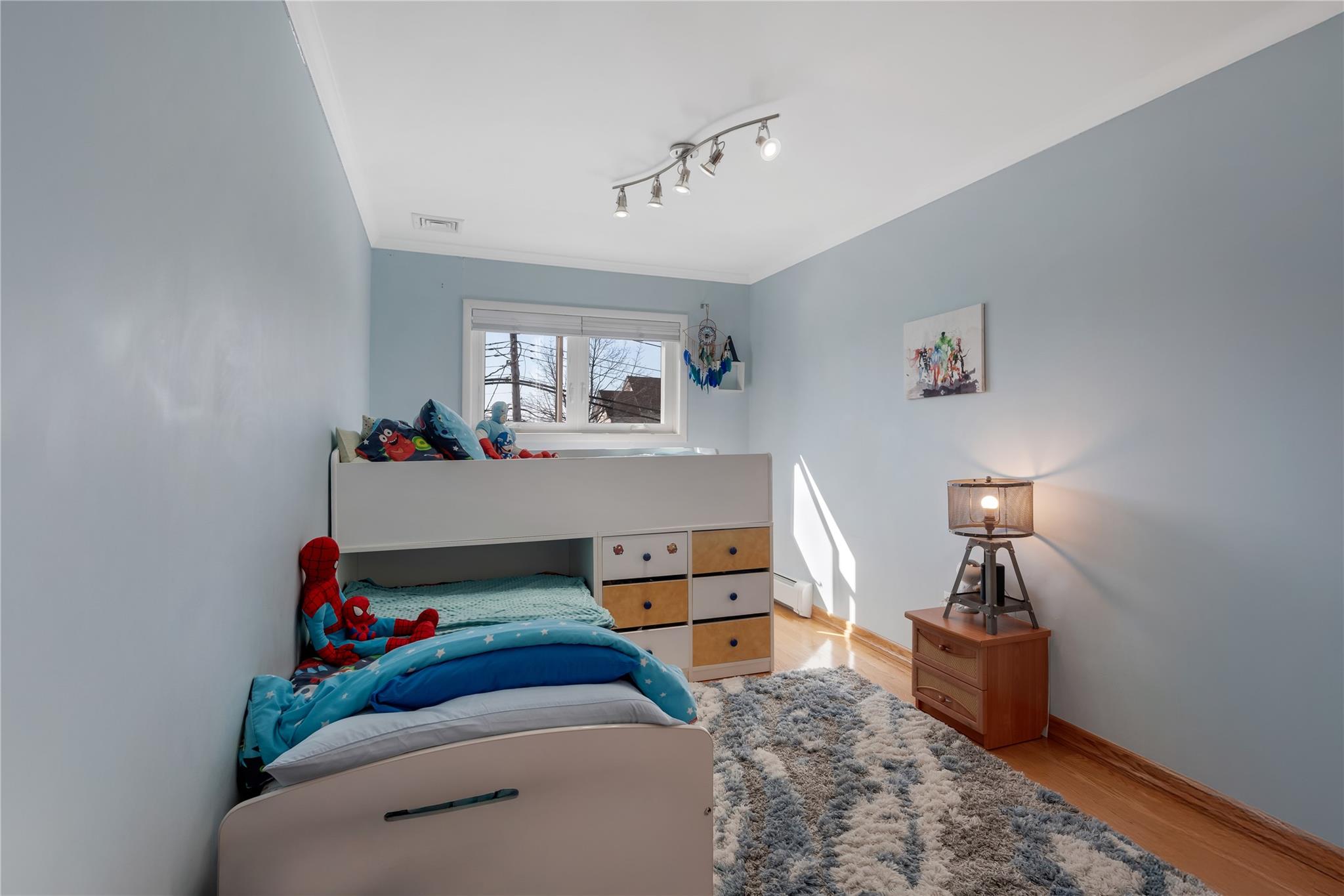 995 West Fingerboard Road, Staten Island, NY 10304