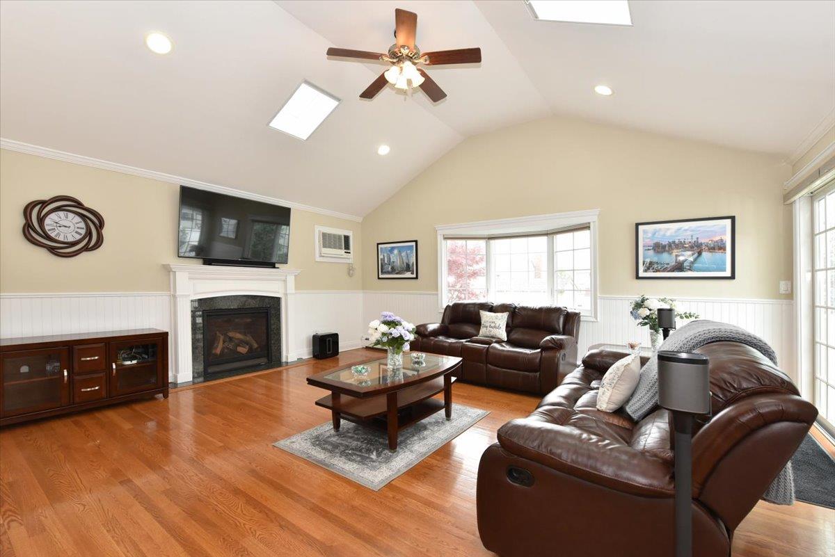 342 Park Lane, Massapequa Park, NY 11762