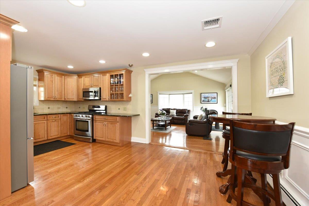 342 Park Lane, Massapequa Park, NY 11762