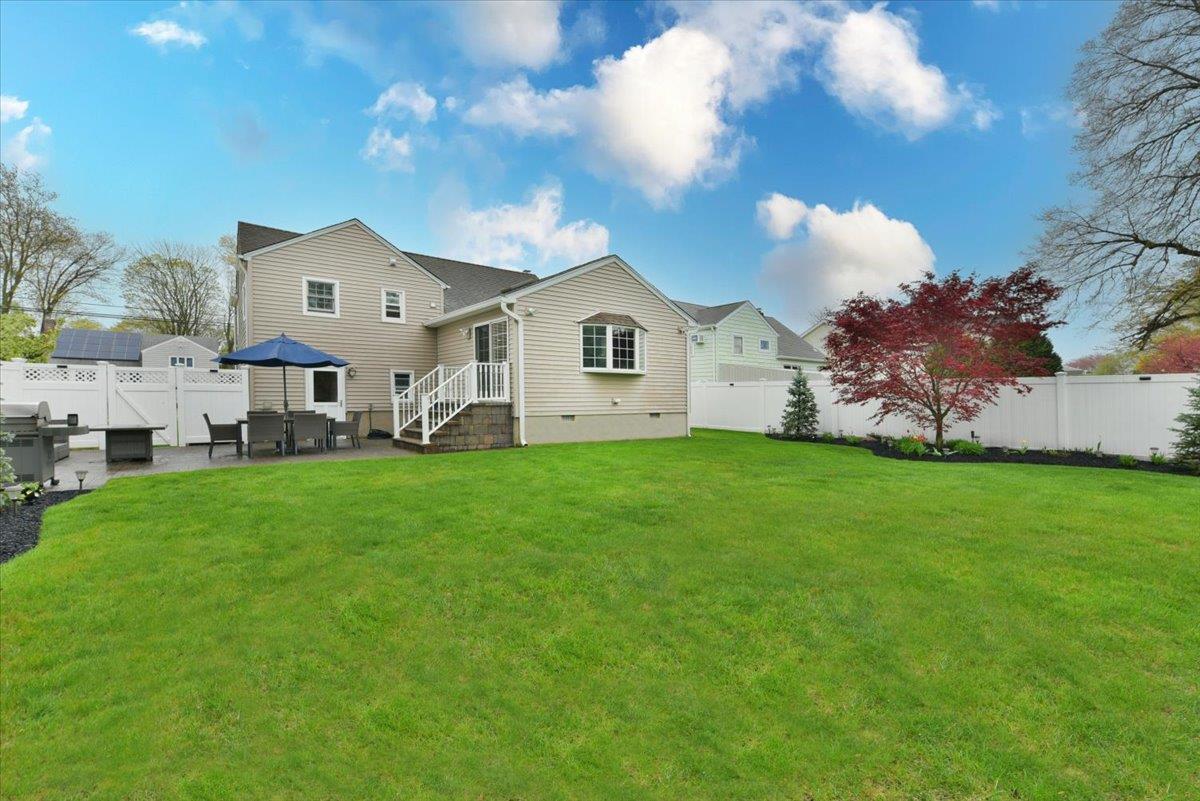 342 Park Lane, Massapequa Park, NY 11762