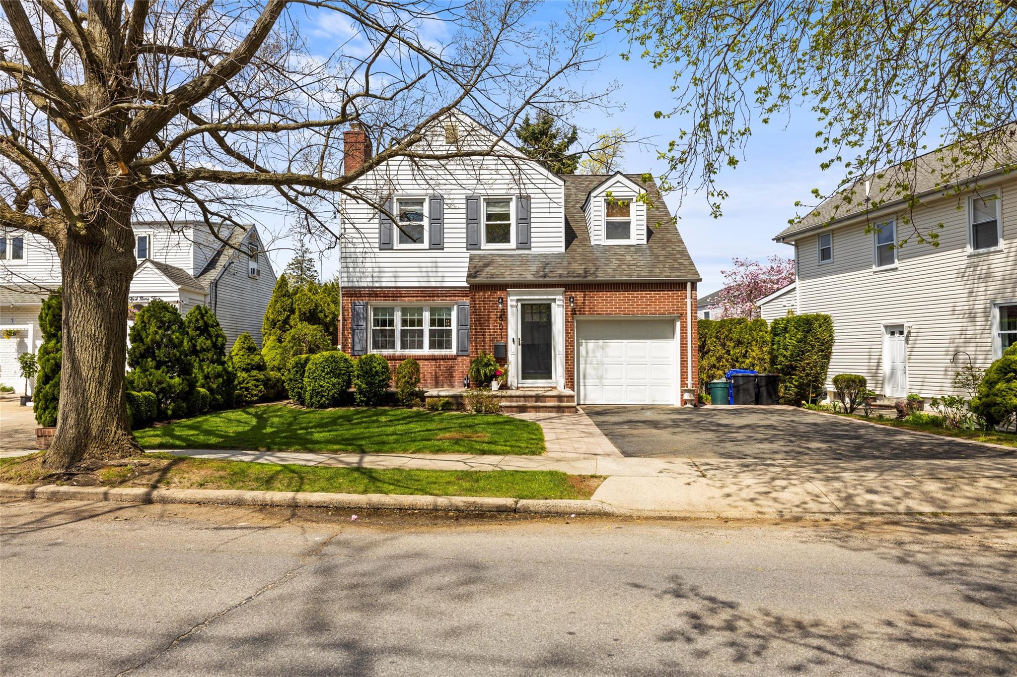 601 Cornwell Avenue, Malverne, NY 11565