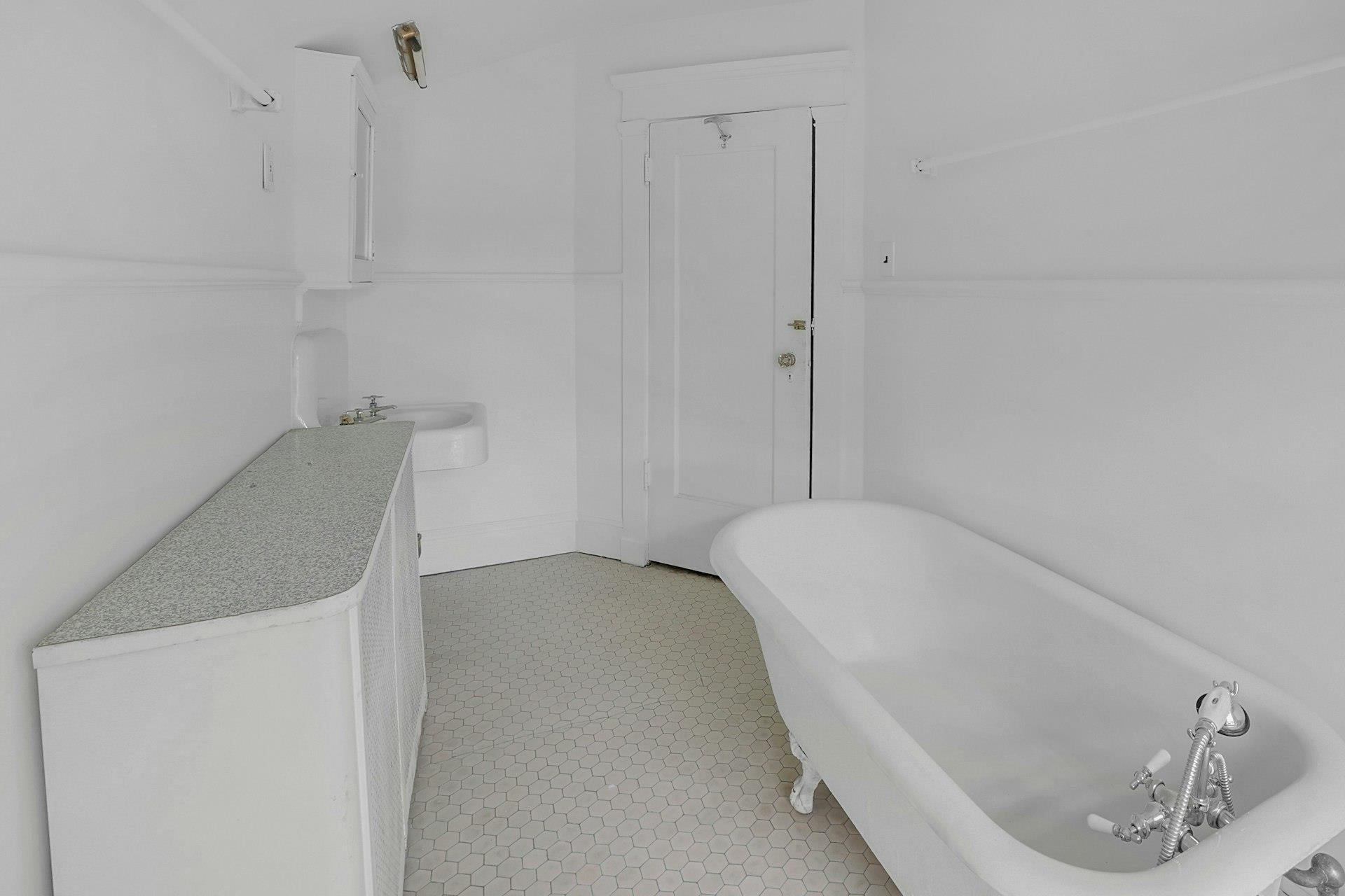 146 Sutton Manor Road, New Rochelle, NY 10801