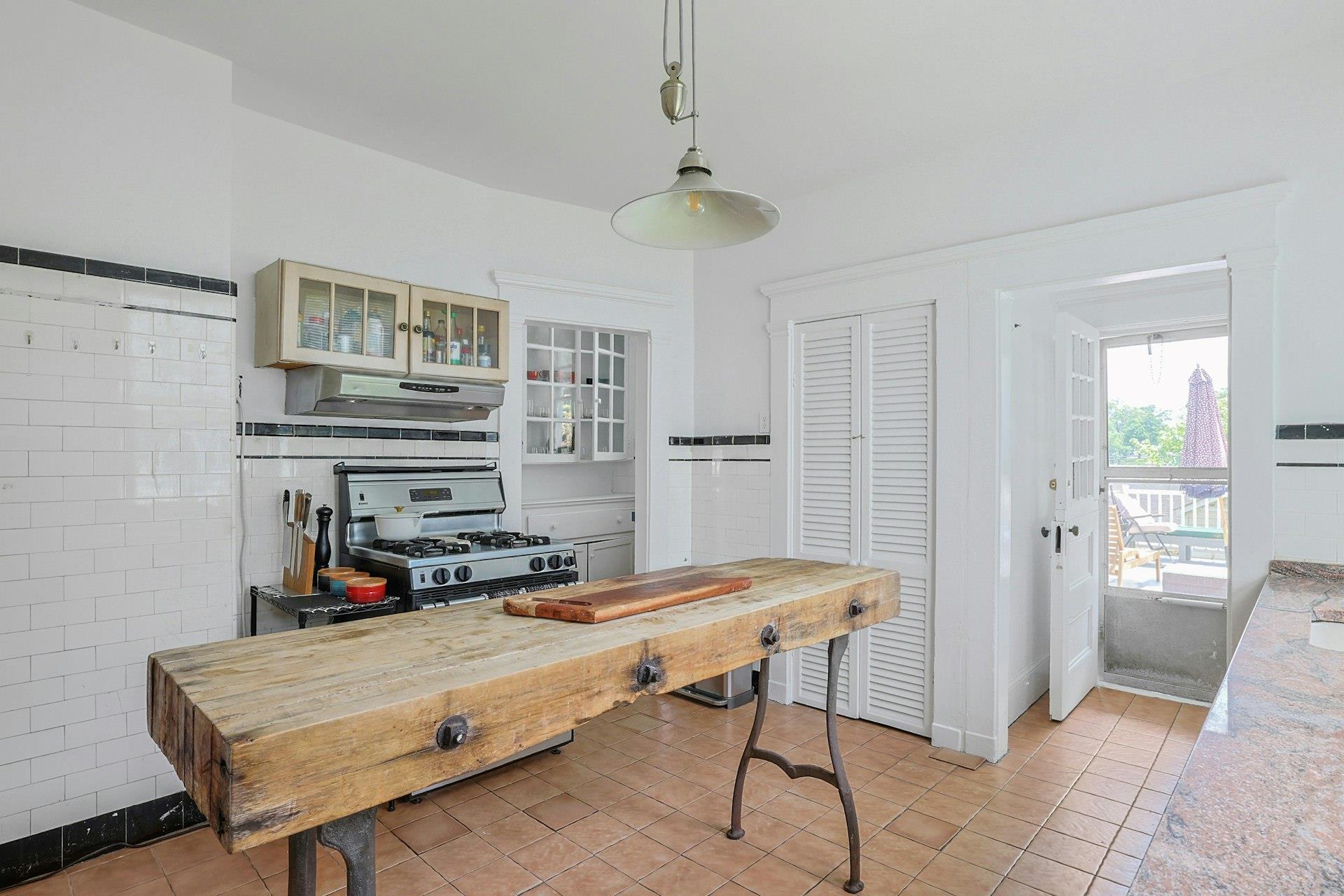 146 Sutton Manor Road, New Rochelle, NY 10801