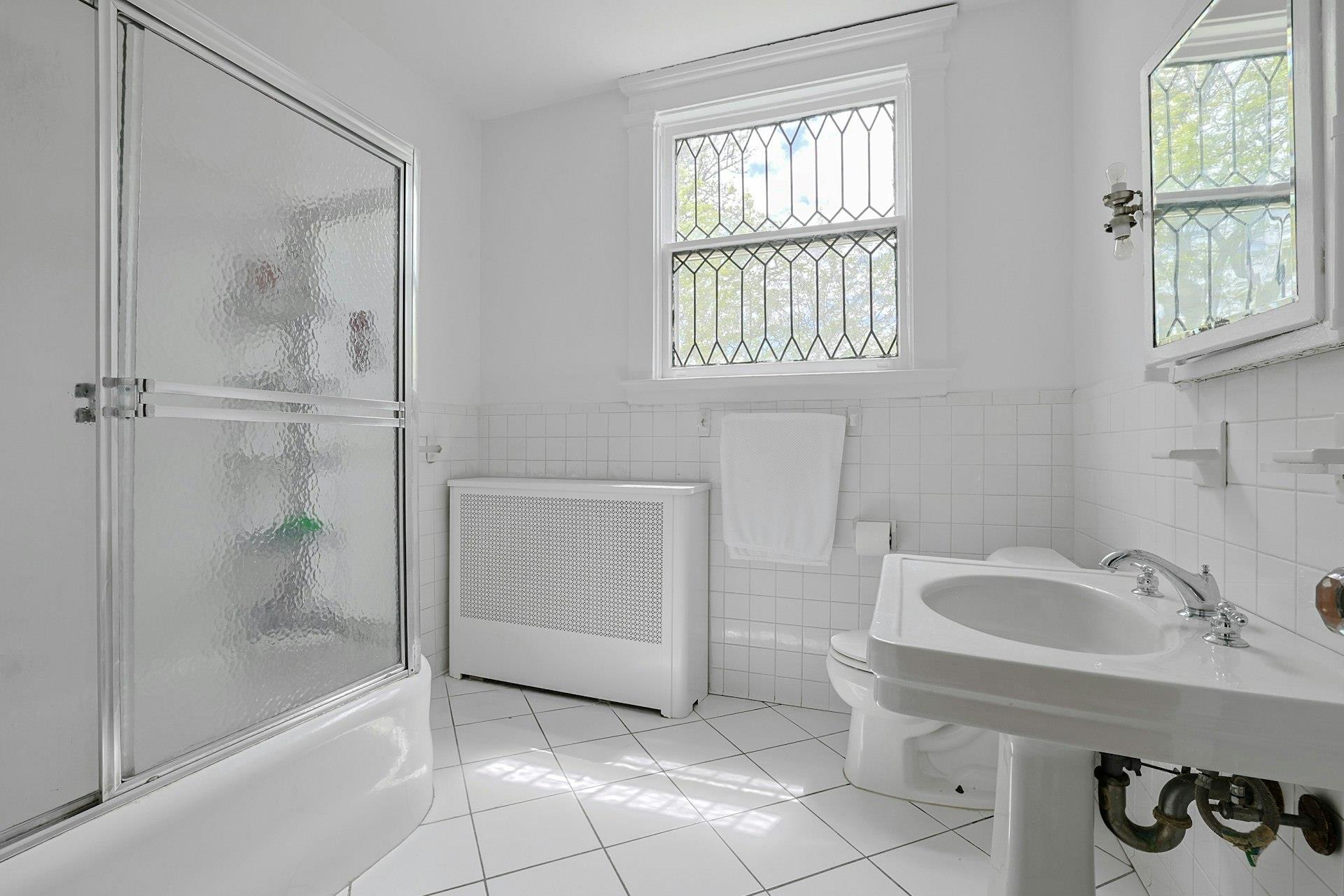 146 Sutton Manor Road, New Rochelle, NY 10801