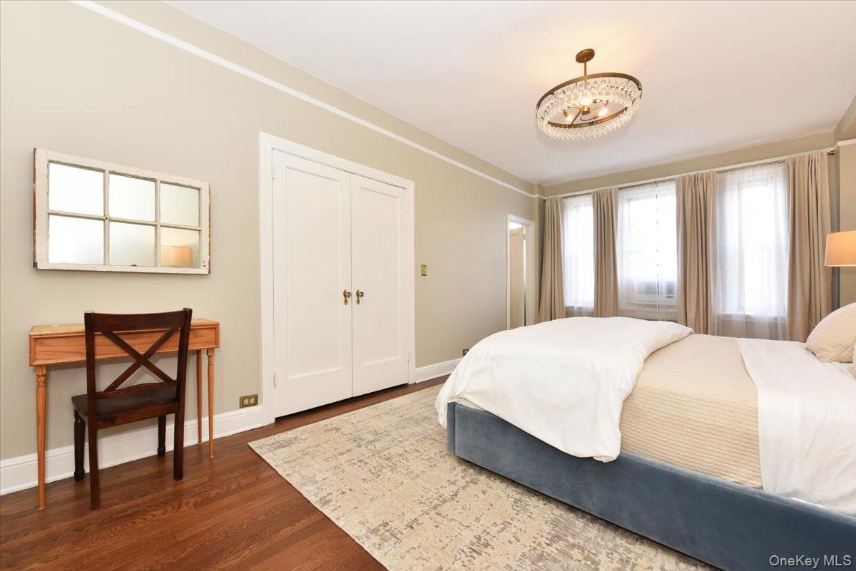 8 BARSTOW Road # 6-D, Great Neck, NY 11021