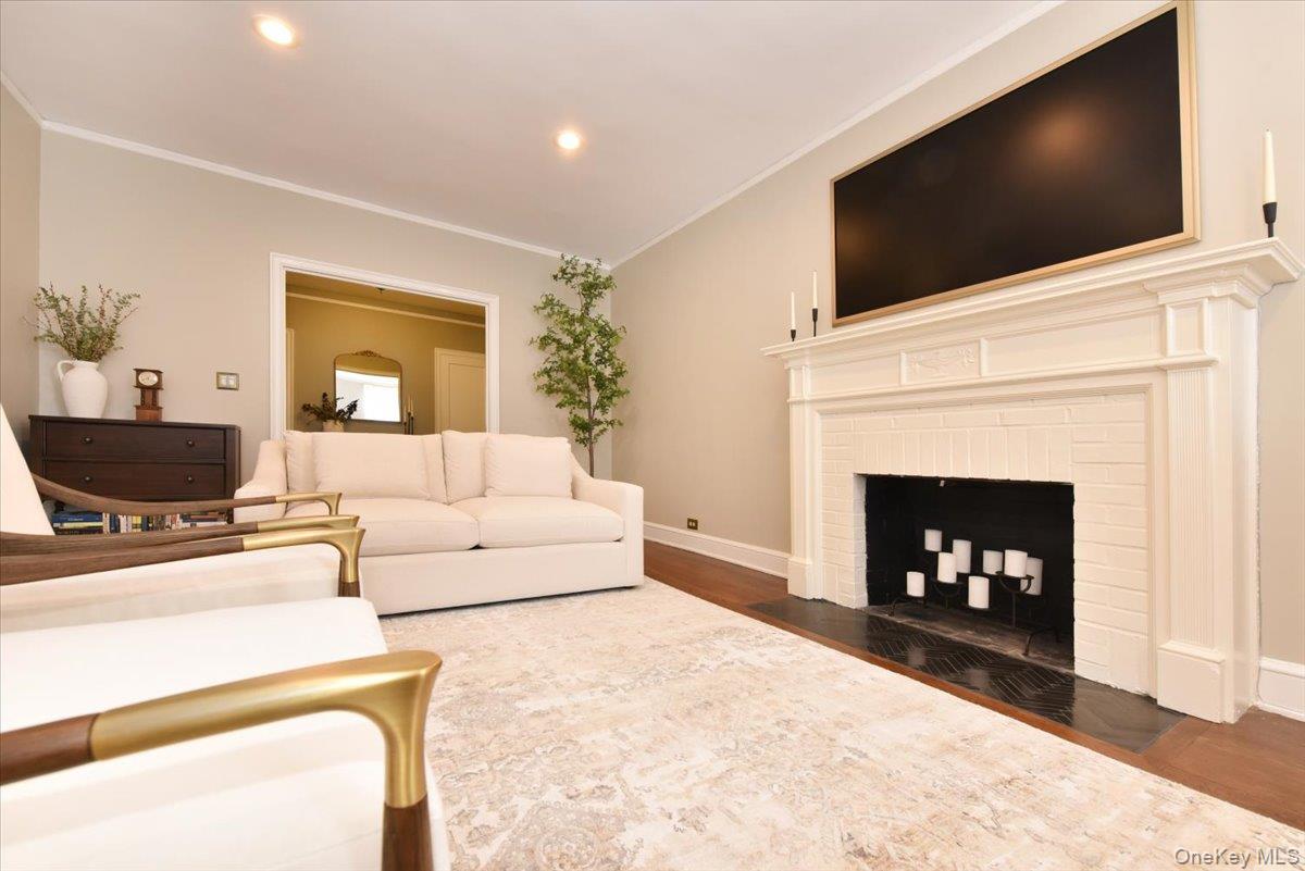 8 BARSTOW Road # 6-D, Great Neck, NY 11021