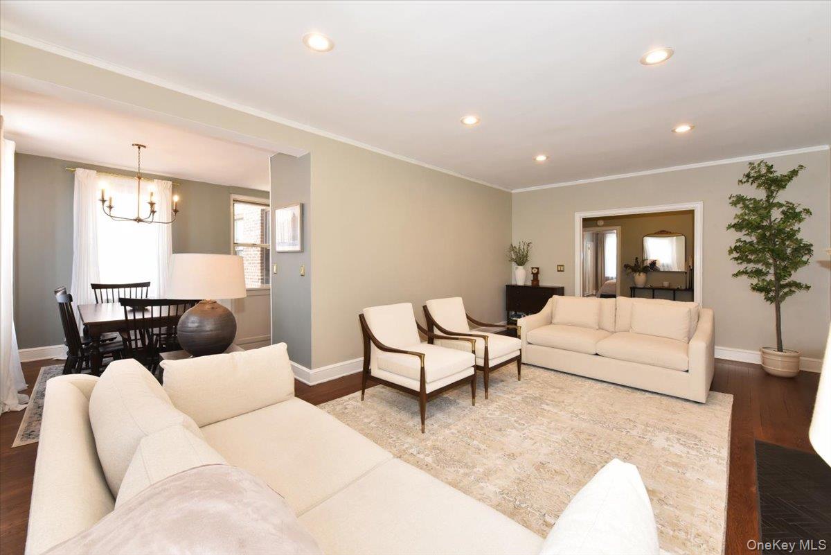 8 BARSTOW Road # 6-D, Great Neck, NY 11021