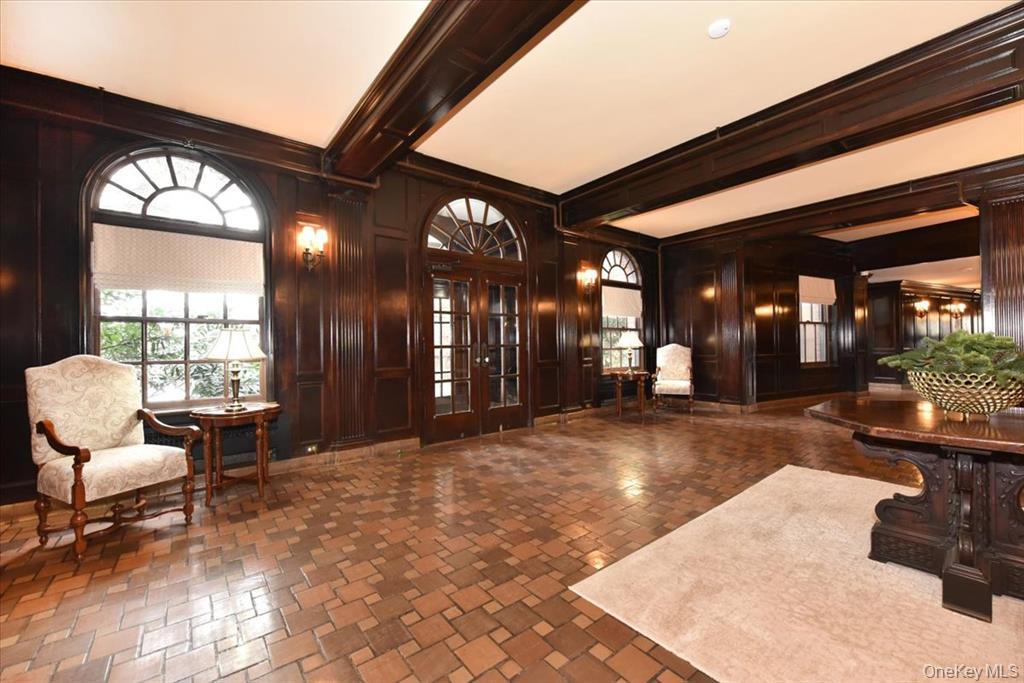 8 BARSTOW Road # 6-D, Great Neck, NY 11021