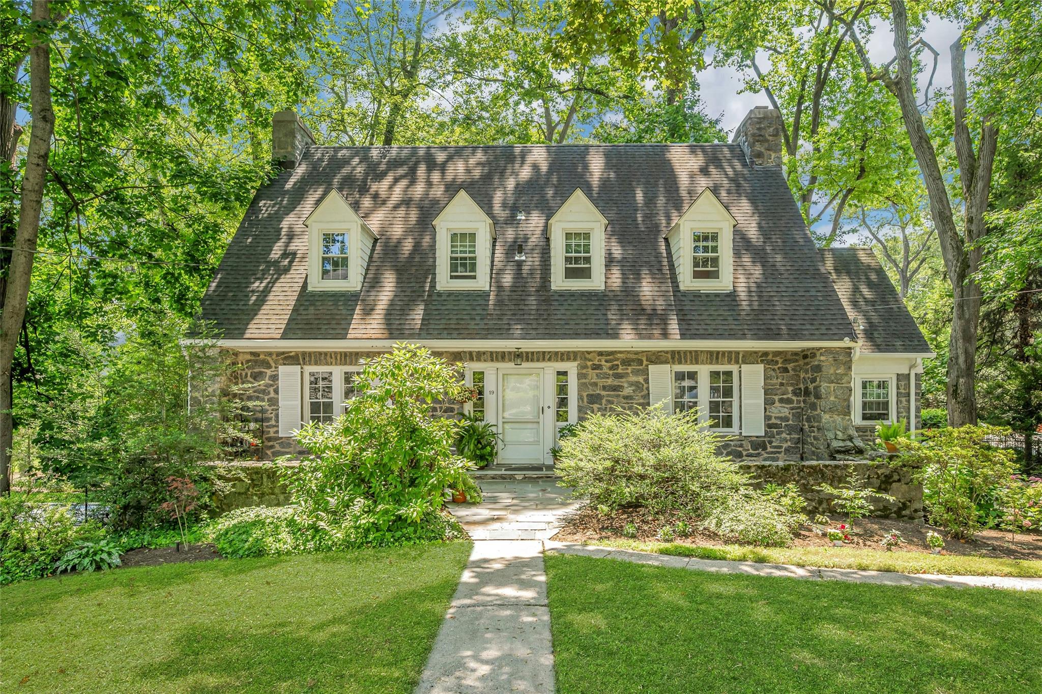 19 Mountain Avenue, Larchmont, NY 10538