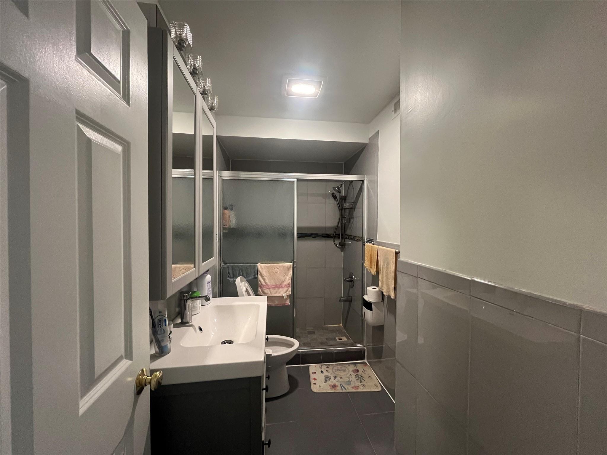 167-11 Powells Cove Blvd Boulevard # 27, Whitestone, NY 11357