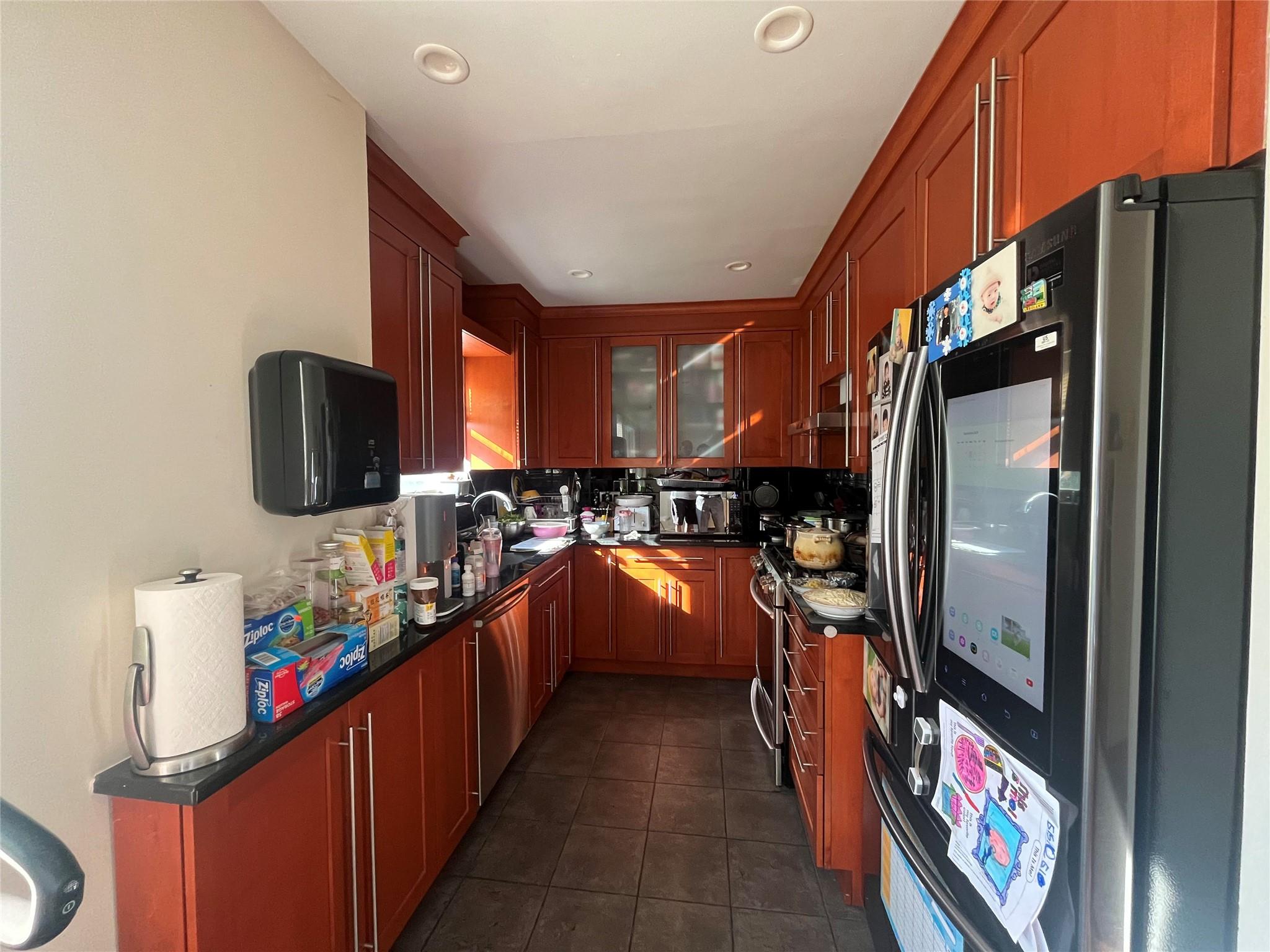167-11 Powells Cove Blvd Boulevard # 27, Whitestone, NY 11357