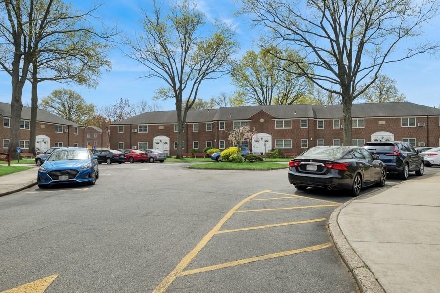 252-14 60th Avenue # # 568, Little Neck, NY 11362
