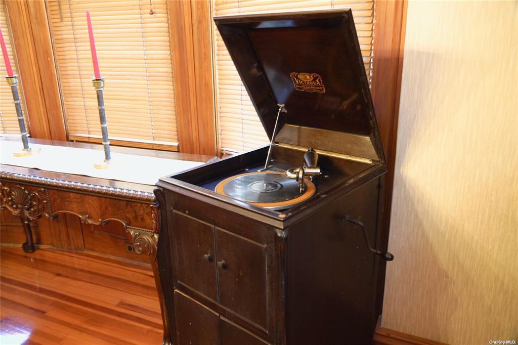 3 Beech Court Circle, College Point, NY 11356