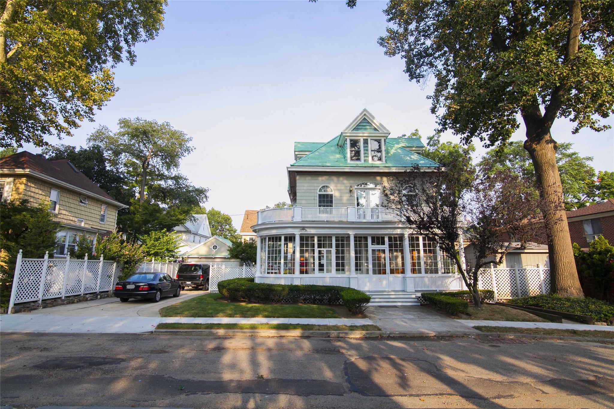 3 Beech Court Circle, College Point, NY 11356