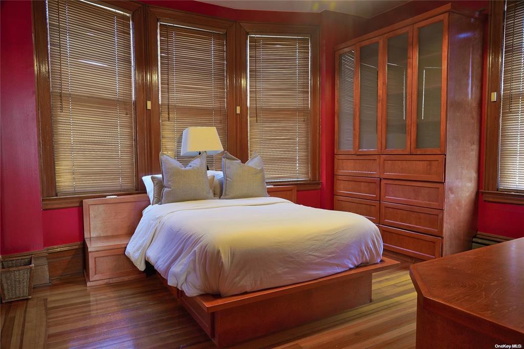 3 Beech Court Circle, College Point, NY 11356