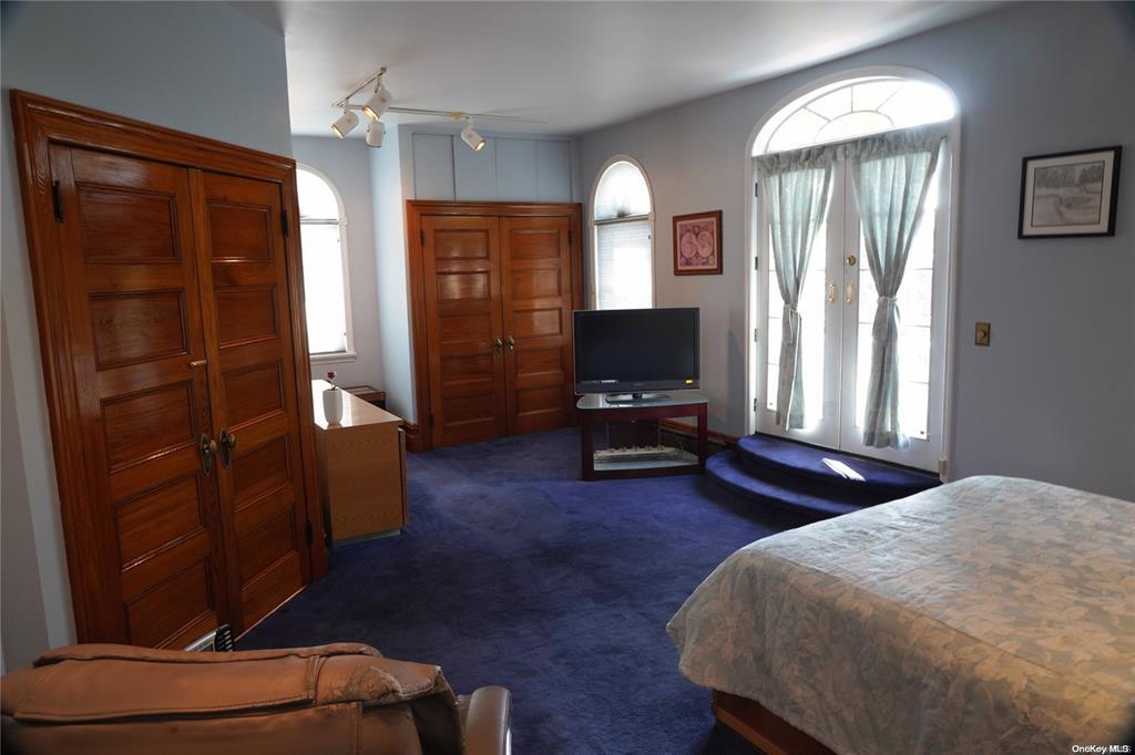 3 Beech Court Circle, College Point, NY 11356