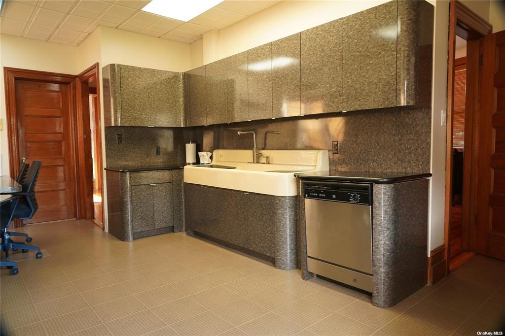 3 Beech Court Circle, College Point, NY 11356