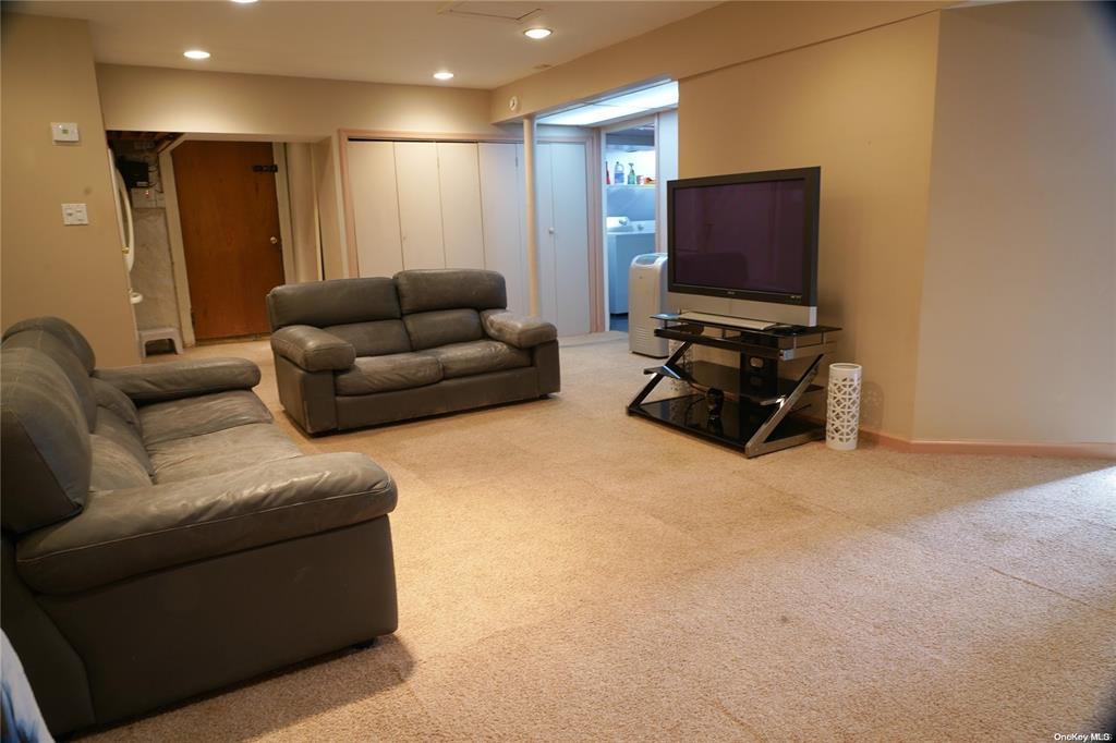 3 Beech Court Circle, College Point, NY 11356