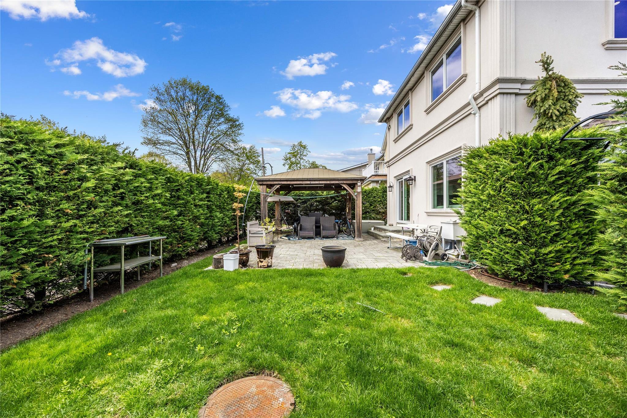 37 Maple Street, Roslyn Heights, NY 11577