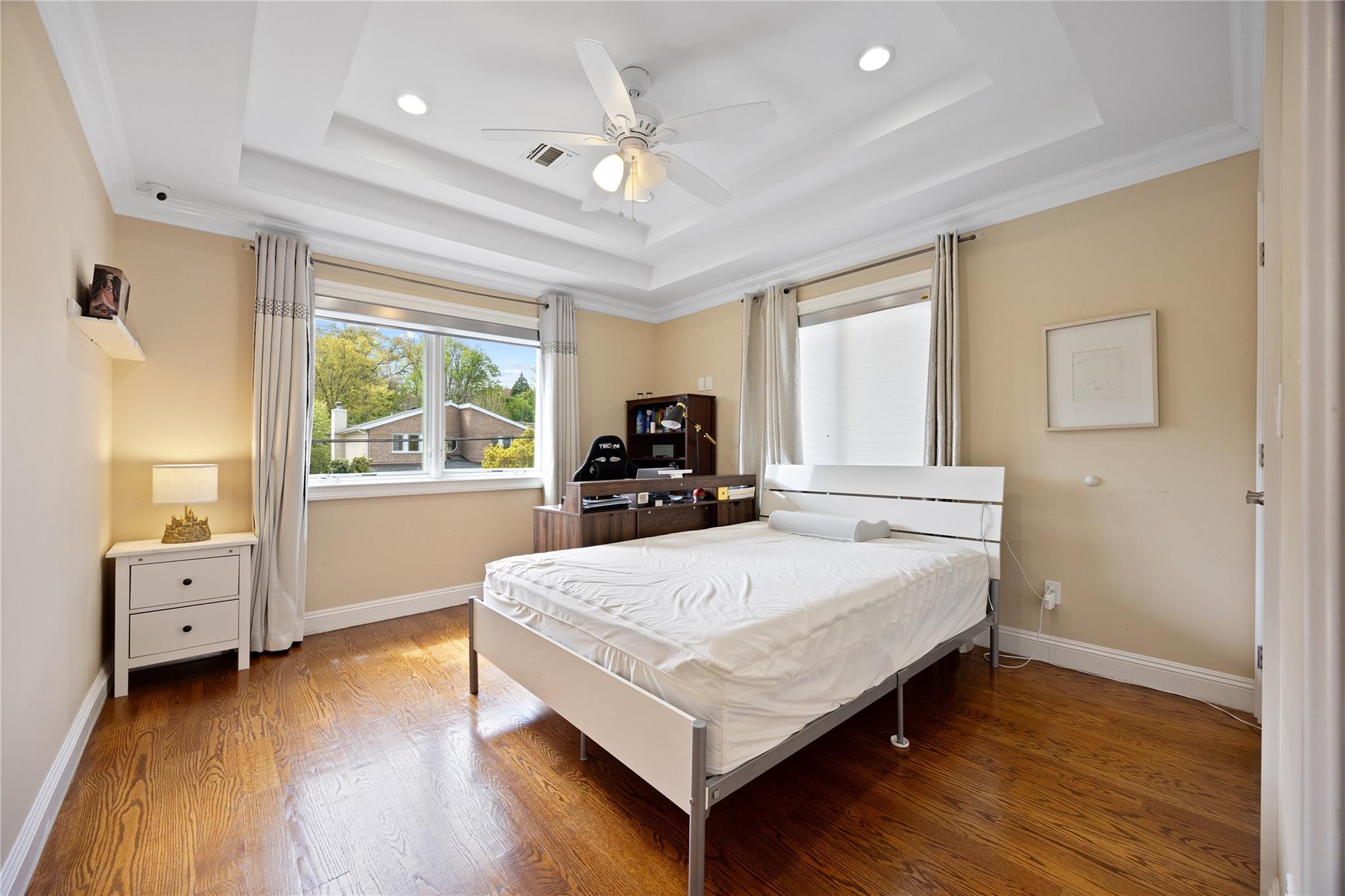 37 Maple Street, Roslyn Heights, NY 11577