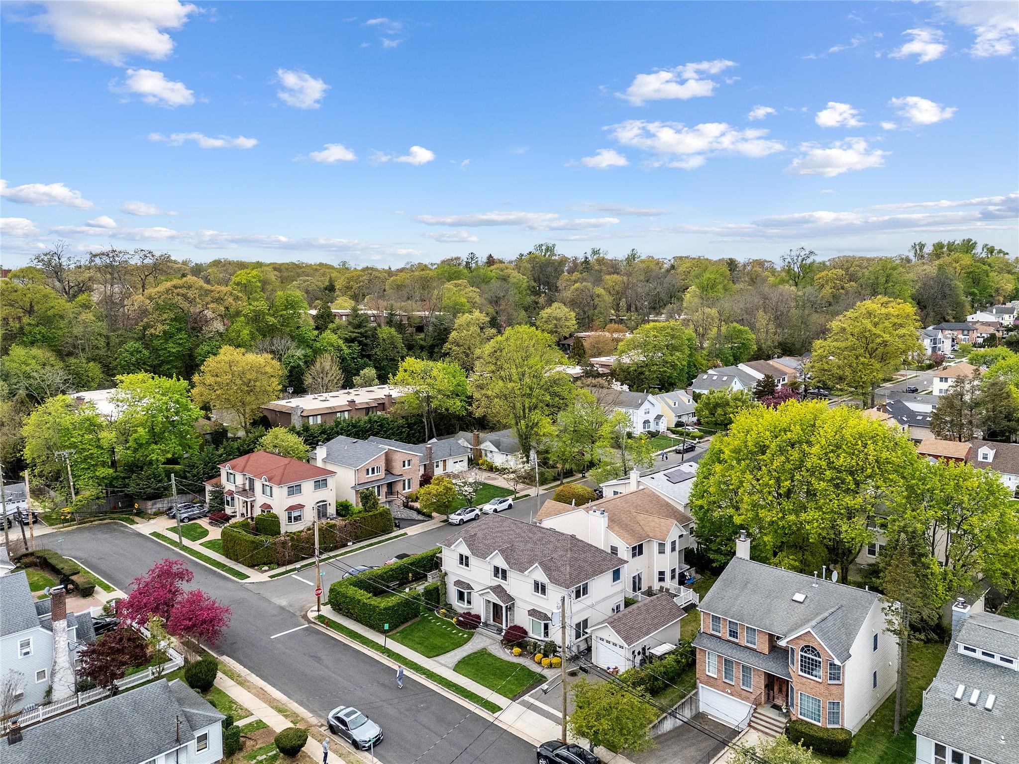 37 Maple Street, Roslyn Heights, NY 11577
