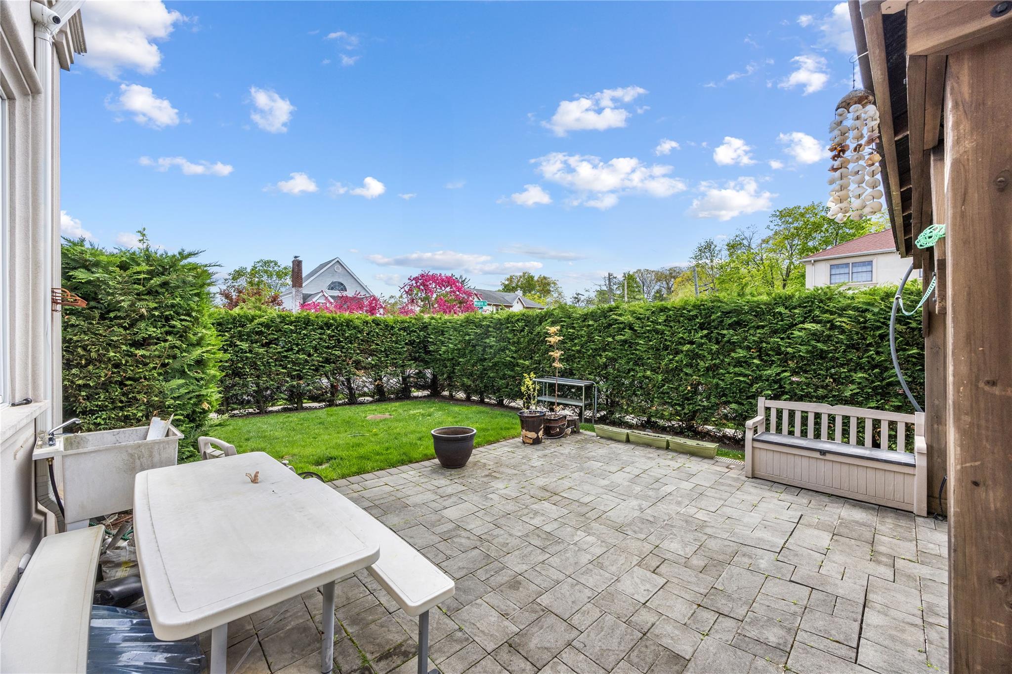 37 Maple Street, Roslyn Heights, NY 11577