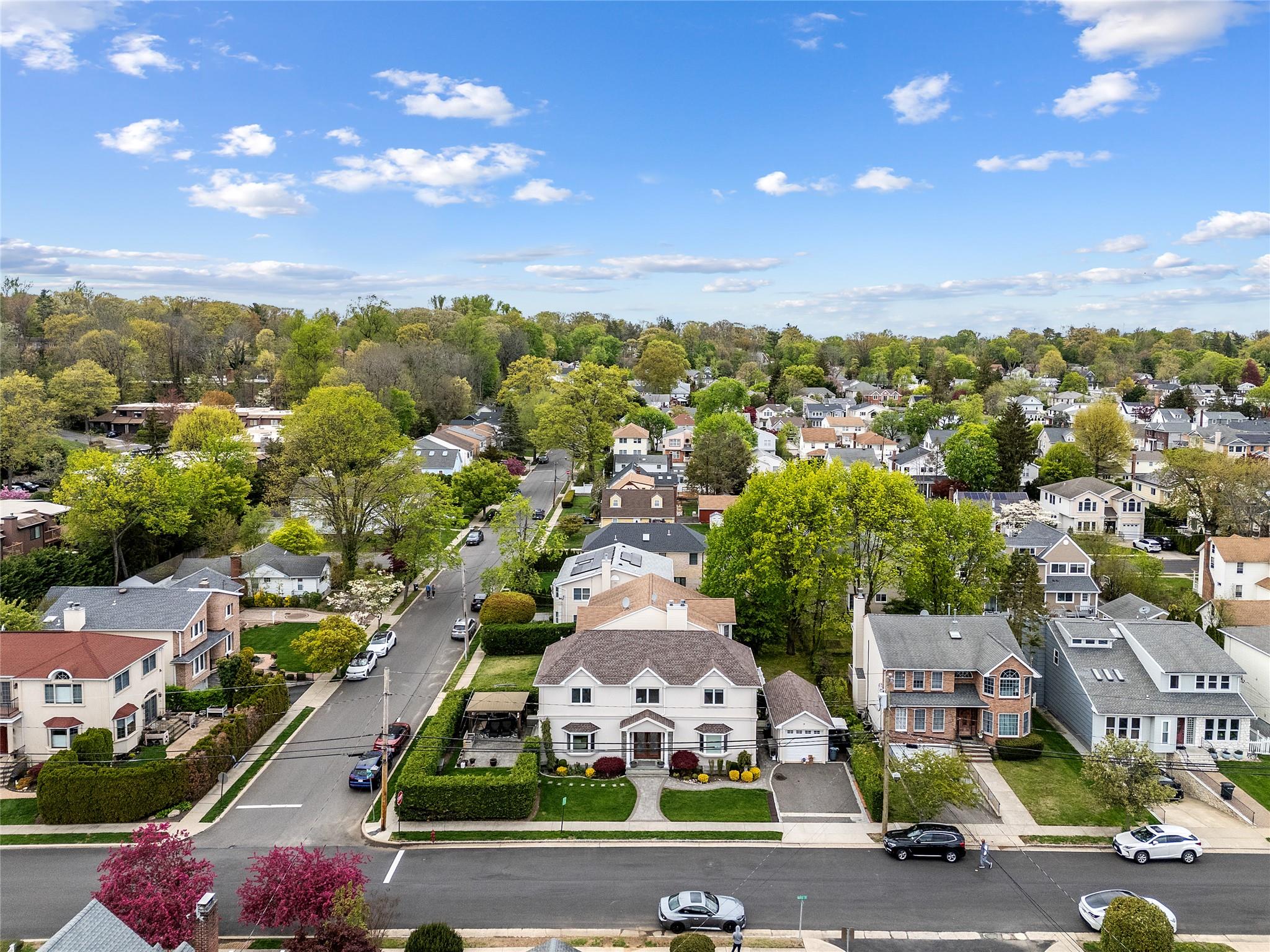 37 Maple Street, Roslyn Heights, NY 11577
