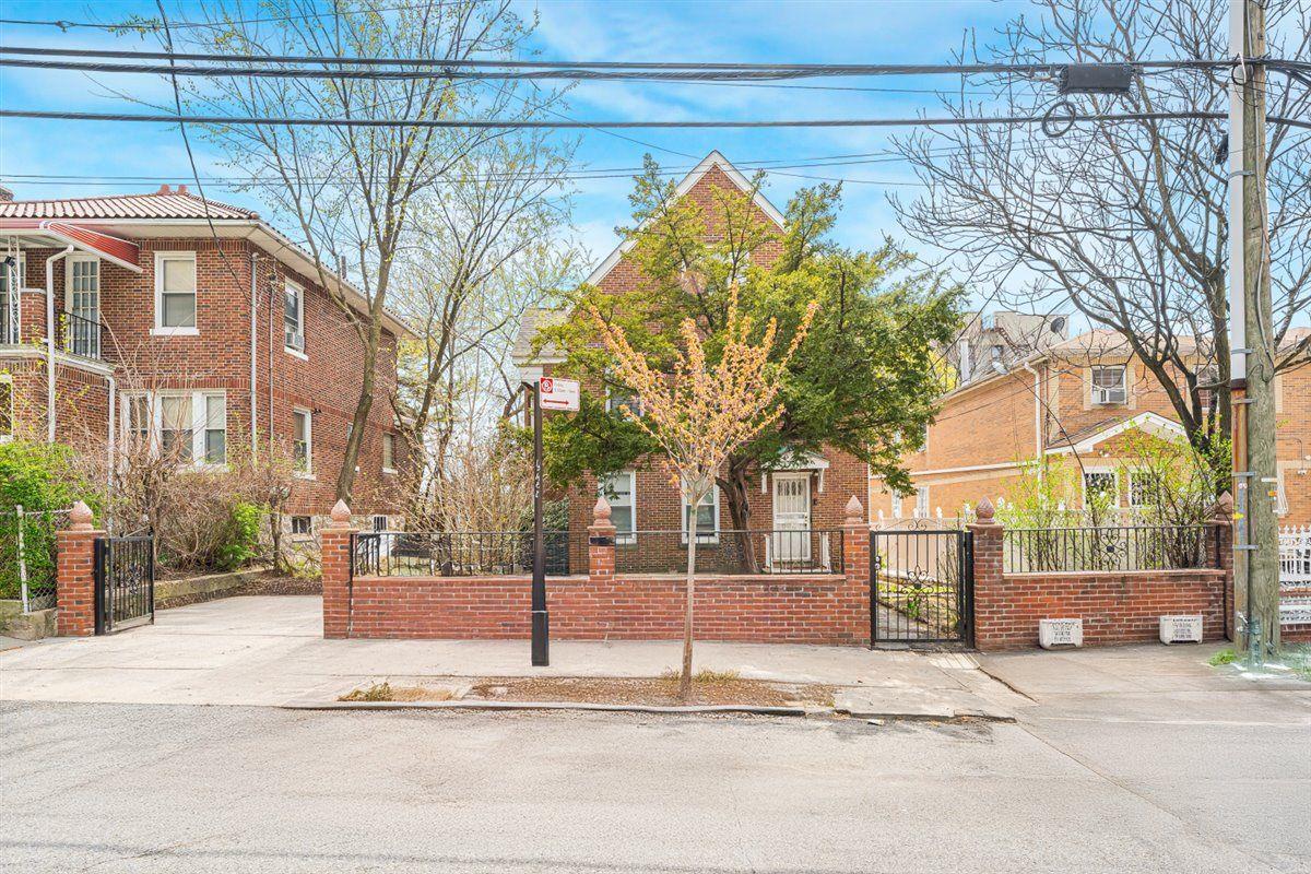 720 E 231st Street, Bronx, NY 10466