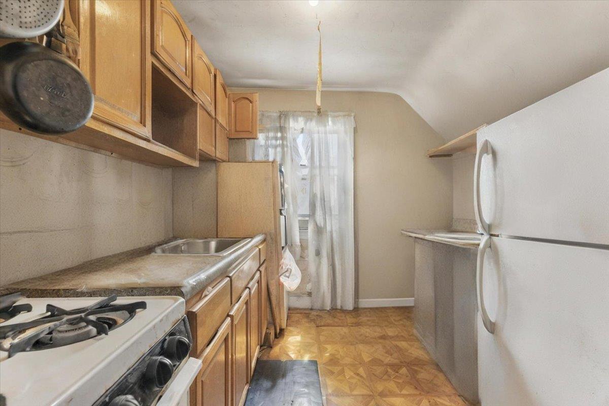 720 E 231st Street, Bronx, NY 10466