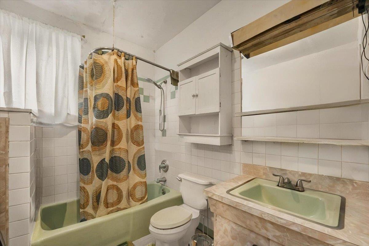 720 E 231st Street, Bronx, NY 10466